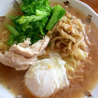 わさび菜と胸肉とザーサイのラーメン